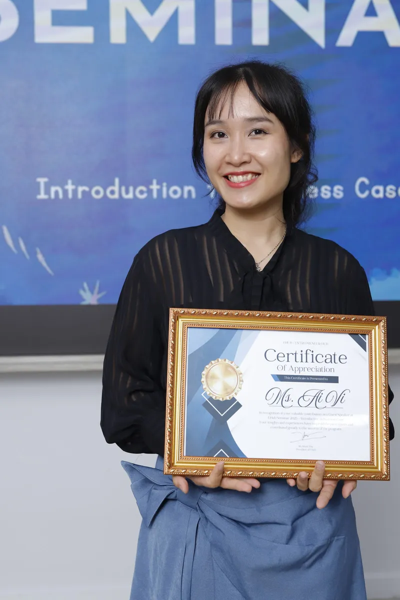 Cô Ái Vi nhận thư cảm ơn diễn giả