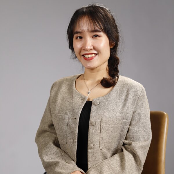 Cô Ái Vi, sáng lập SpeakPro